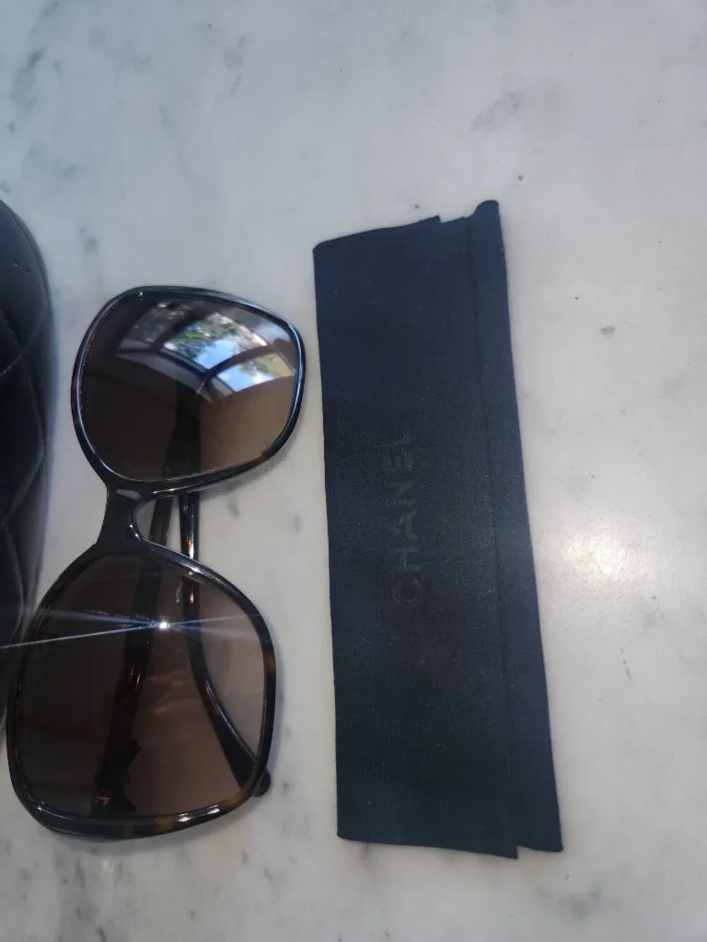 Chanel Tortoise shell Women’s Sunglasses Gold CC Logo w Chanel Case & Dust cloth